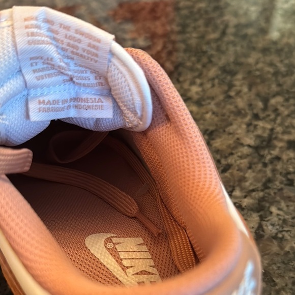 Nike Dunk Low Sneakers in White and Rose Whisper EUC 7 - Picture 11 of 14